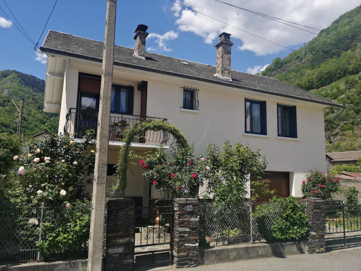 Les Rosiers Villa Bagnères-de-Luchon Exterior foto